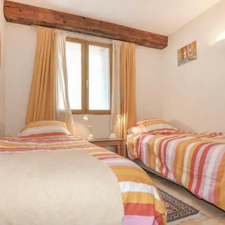 アパート Three-bedroom In